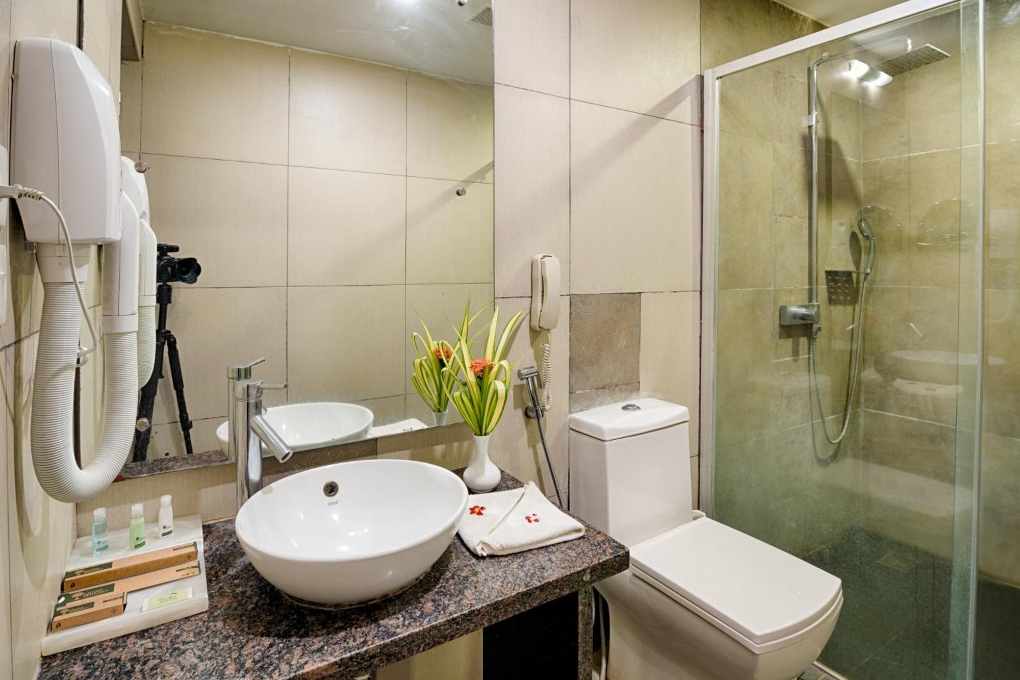 Grand Serenaa Hotel & Resorts, Auroville Buitenkant foto