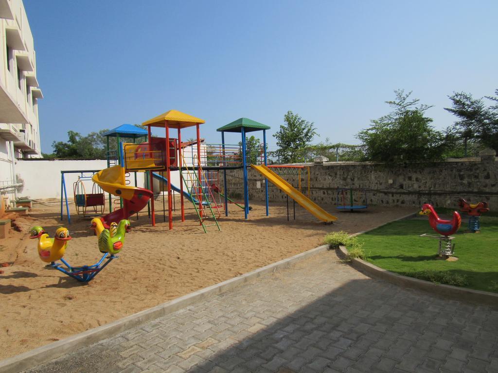 Grand Serenaa Hotel & Resorts, Auroville Buitenkant foto