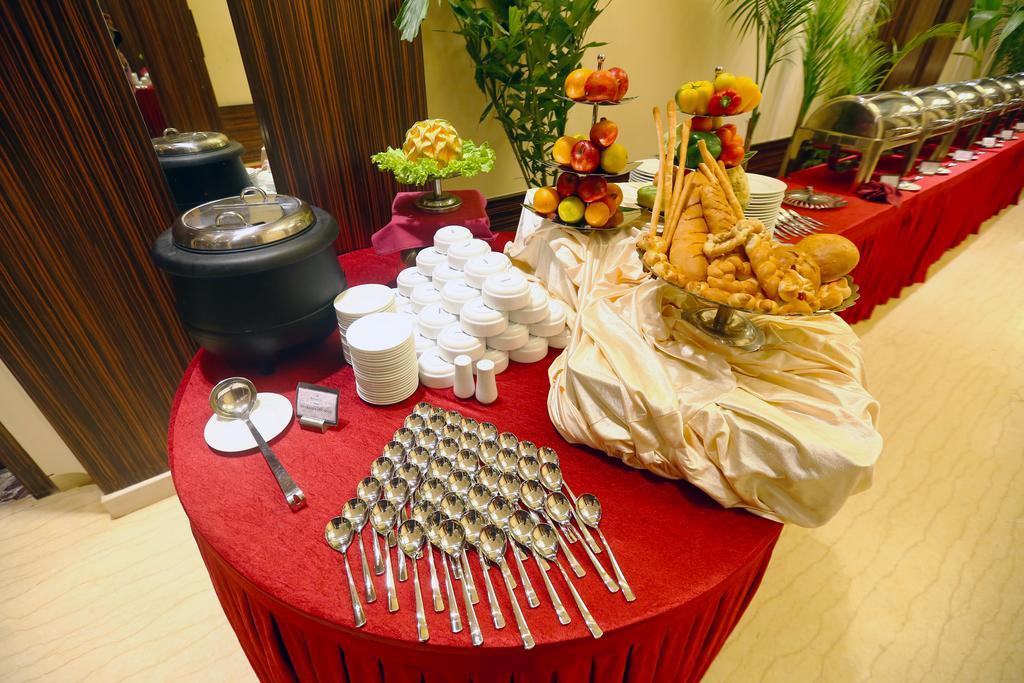 Grand Serenaa Hotel & Resorts, Auroville Buitenkant foto