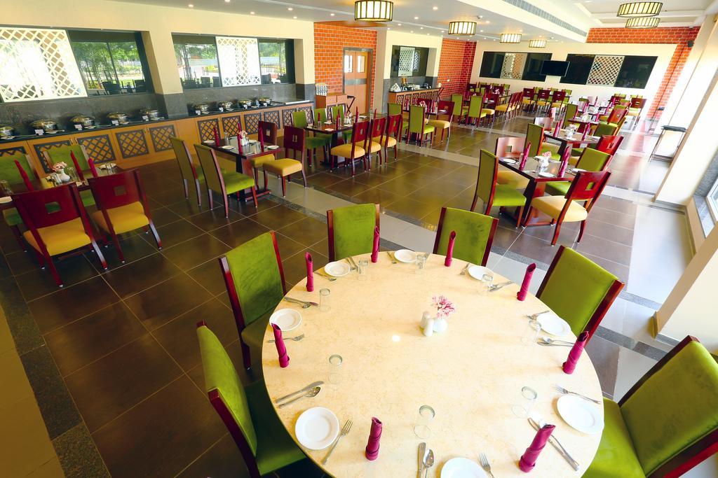 Grand Serenaa Hotel & Resorts, Auroville Buitenkant foto