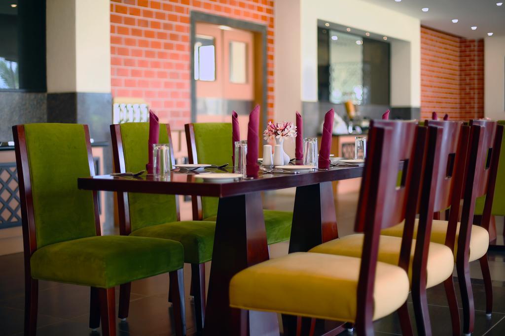 Grand Serenaa Hotel & Resorts, Auroville Buitenkant foto