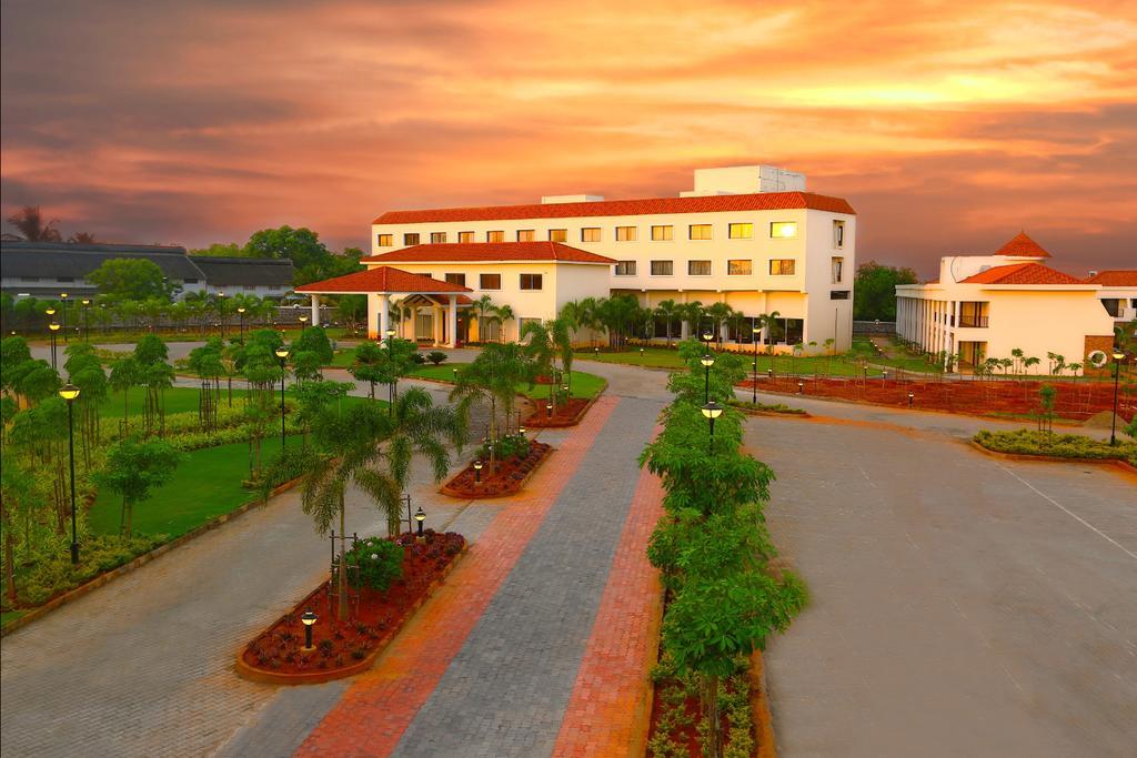 Grand Serenaa Hotel & Resorts, Auroville Buitenkant foto