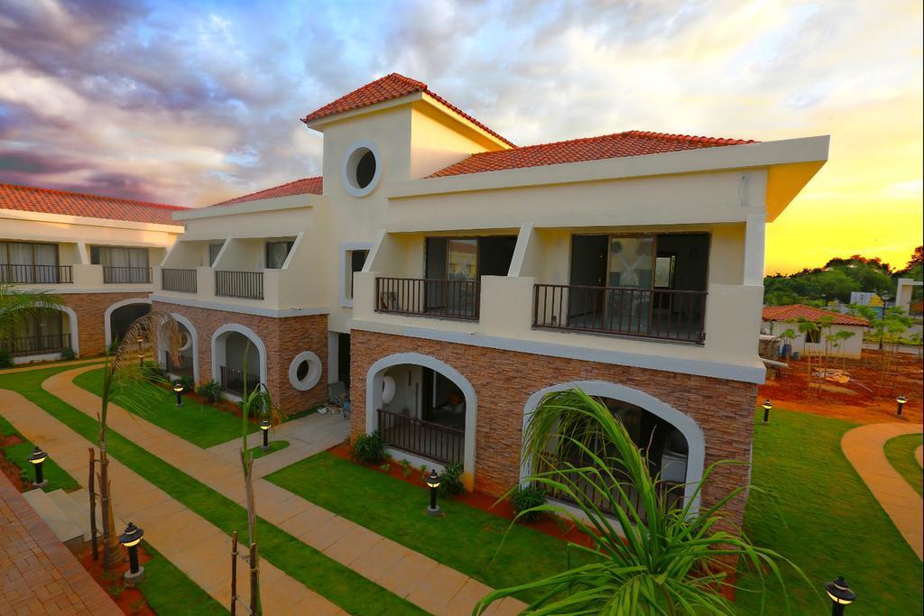Grand Serenaa Hotel & Resorts, Auroville Buitenkant foto