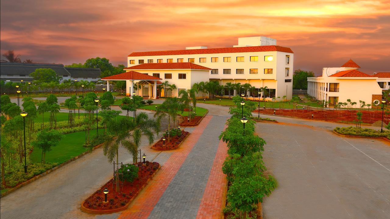 Grand Serenaa Hotel & Resorts, Auroville Buitenkant foto