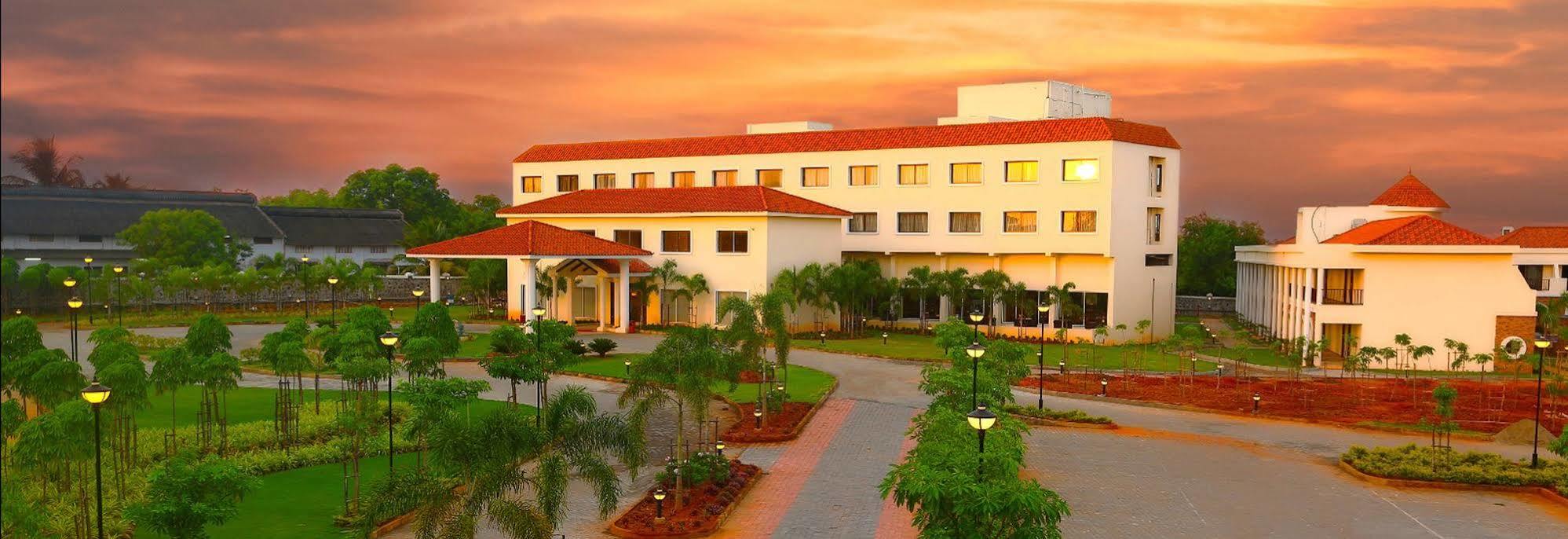 Grand Serenaa Hotel & Resorts, Auroville Buitenkant foto
