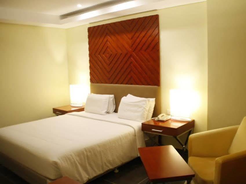 Grand Serenaa Hotel & Resorts, Auroville Buitenkant foto