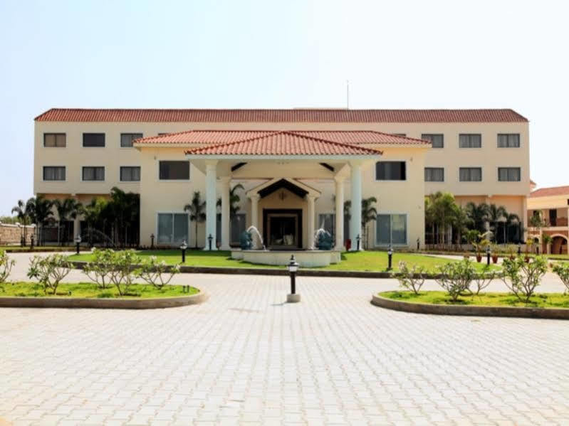 Grand Serenaa Hotel & Resorts, Auroville Buitenkant foto